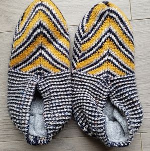 Bombas Women's Gripper Slippers EUC